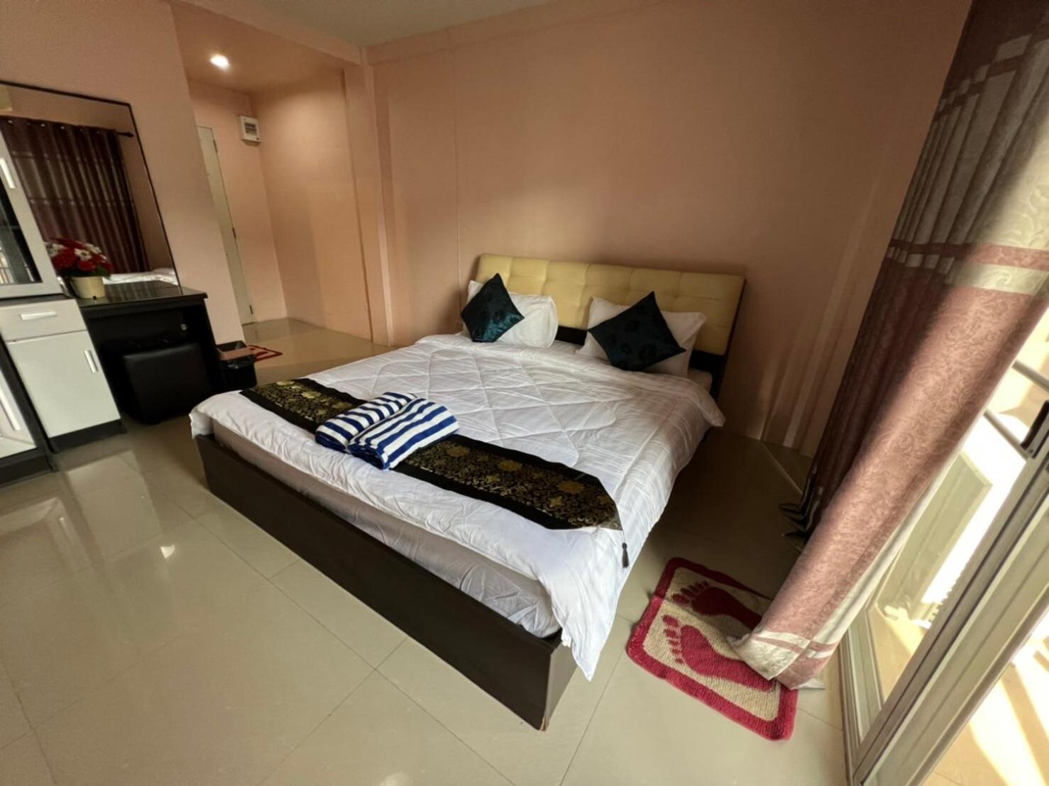Kjs Pattaya Hotel Exterior photo