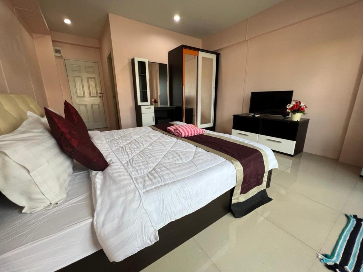 Kjs Pattaya Hotel Exterior photo