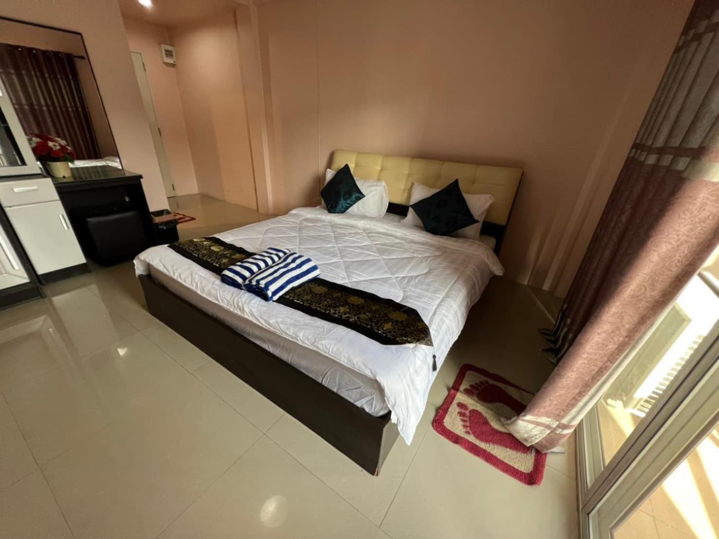 Kjs Pattaya Hotel Exterior photo