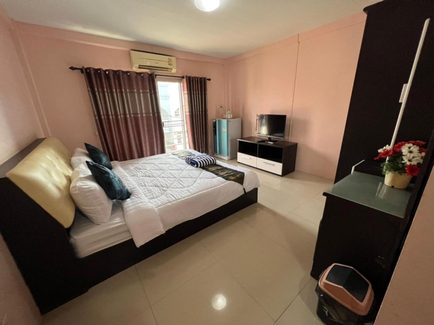 Kjs Pattaya Hotel Exterior photo